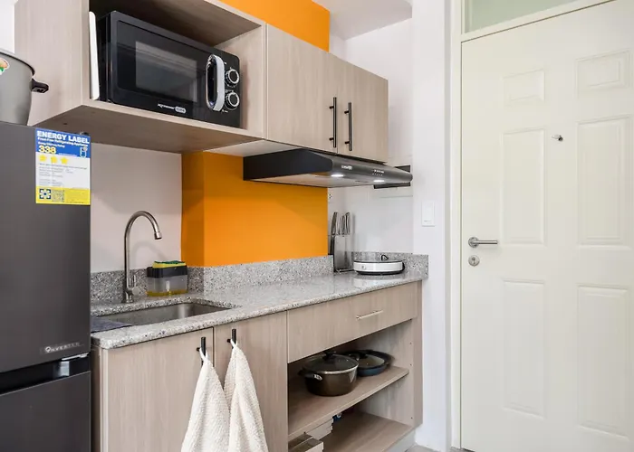 Stylish Near Airport- Poolview Amani Grand Isla de Mactán