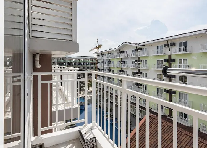 Stylish Near Airport- Poolview Amani Grand