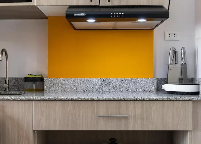 Stylish Near Airport- Poolview Amani Grand *